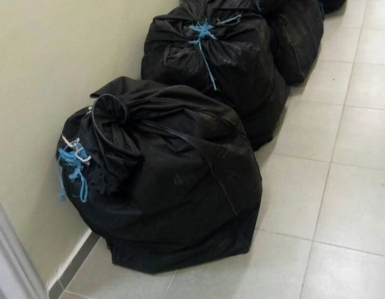 Θεσπρωτία: Οι σάκοι ήταν ασήκωτοι για τους αλλοδαπούς «ταξιδιώτες» – Τους άνοιξαν και είδαν αυτές τις εικόνες